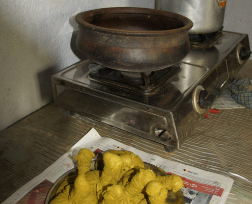 Vorbereitung für Kizhil-Synkronmassage